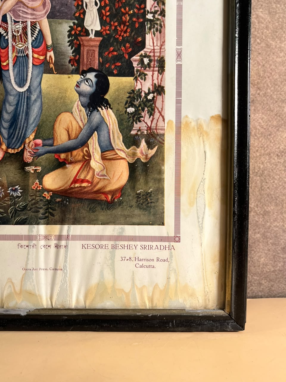 Vintage “Kesore Beshey Sriradha” Radha Krishna Devotional Print – Art Framing Co., Calcutta